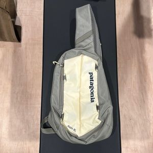 Patagonia Atom 8L sling bag